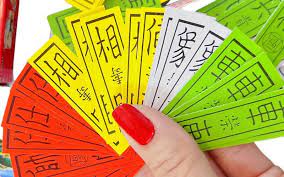 Các trường hòa bài tứ sắc thì có thể tính điểm và các lá bài có điểm như sau:
